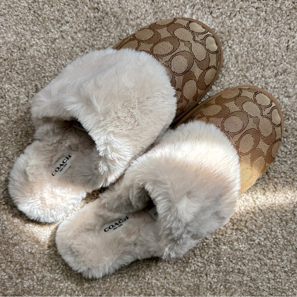 Coach Slippers - Picture 1 of 4
